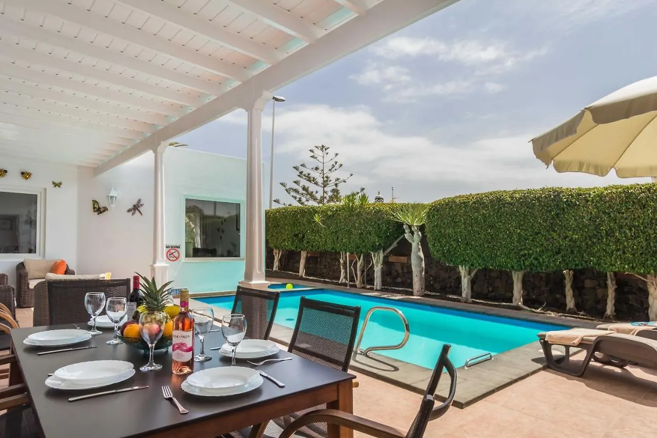 Charming Puerto Del Carmen Villa 4 Bedrooms Villa Tarez Private Pool Close To The Old Town إسبانيا