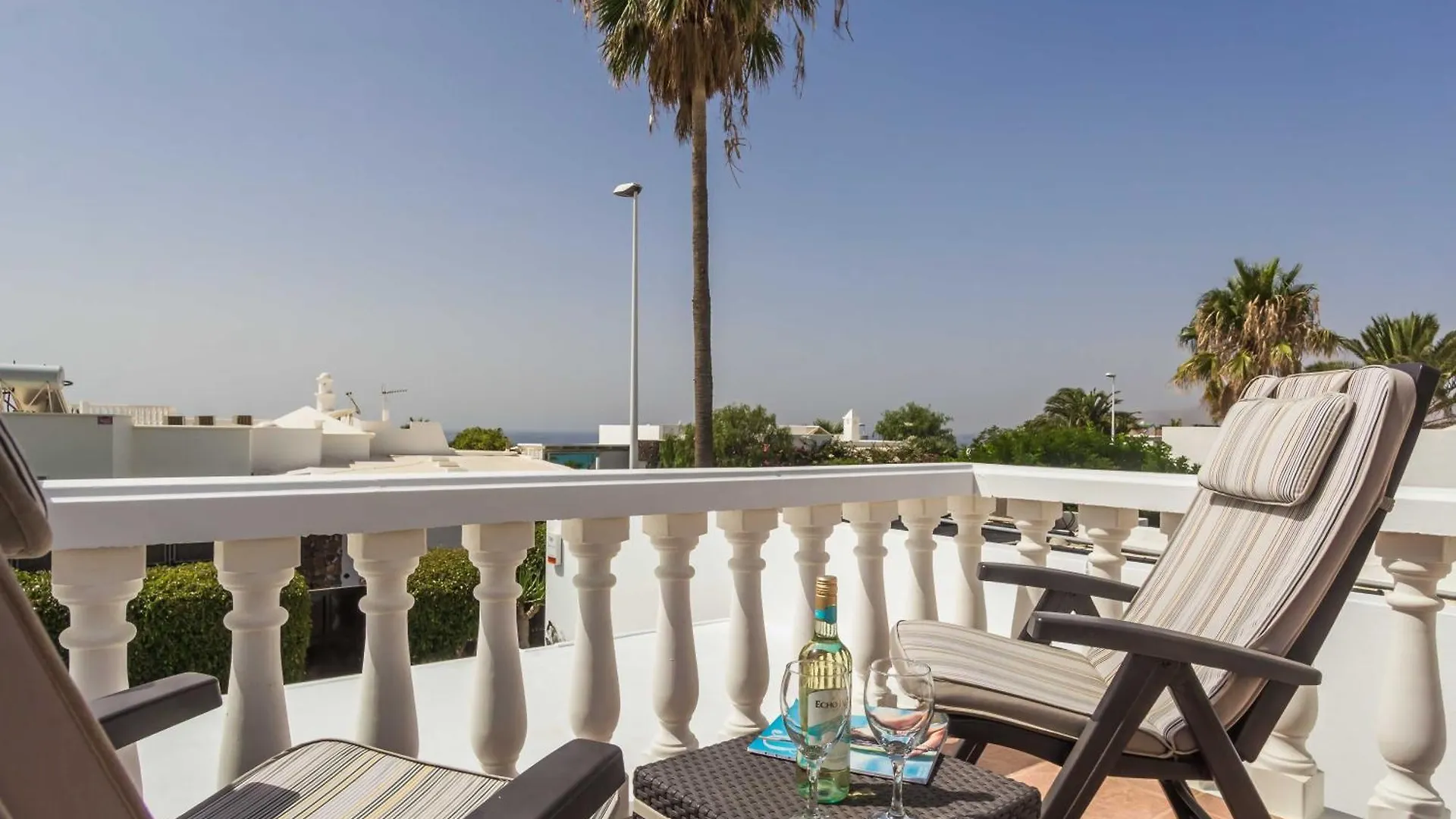 Charming Puerto Del Carmen Villa 4 Bedrooms Villa Tarez Private Pool Close To The Old Town  بويرتو ذيل كارمين