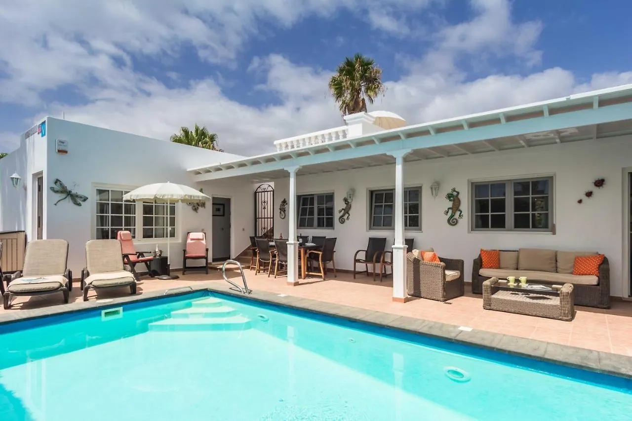 Charming Puerto Del Carmen Villa 4 Bedrooms Villa Tarez Private Pool Close To The Old Town 0*, Puerto del Carmen (Lanzarote) İspanya