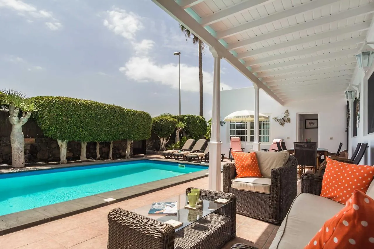 Charming Puerto Del Carmen Villa 4 Bedrooms Villa Tarez Private Pool Close To The Old Town  Puerto del Carmen (Lanzarote)