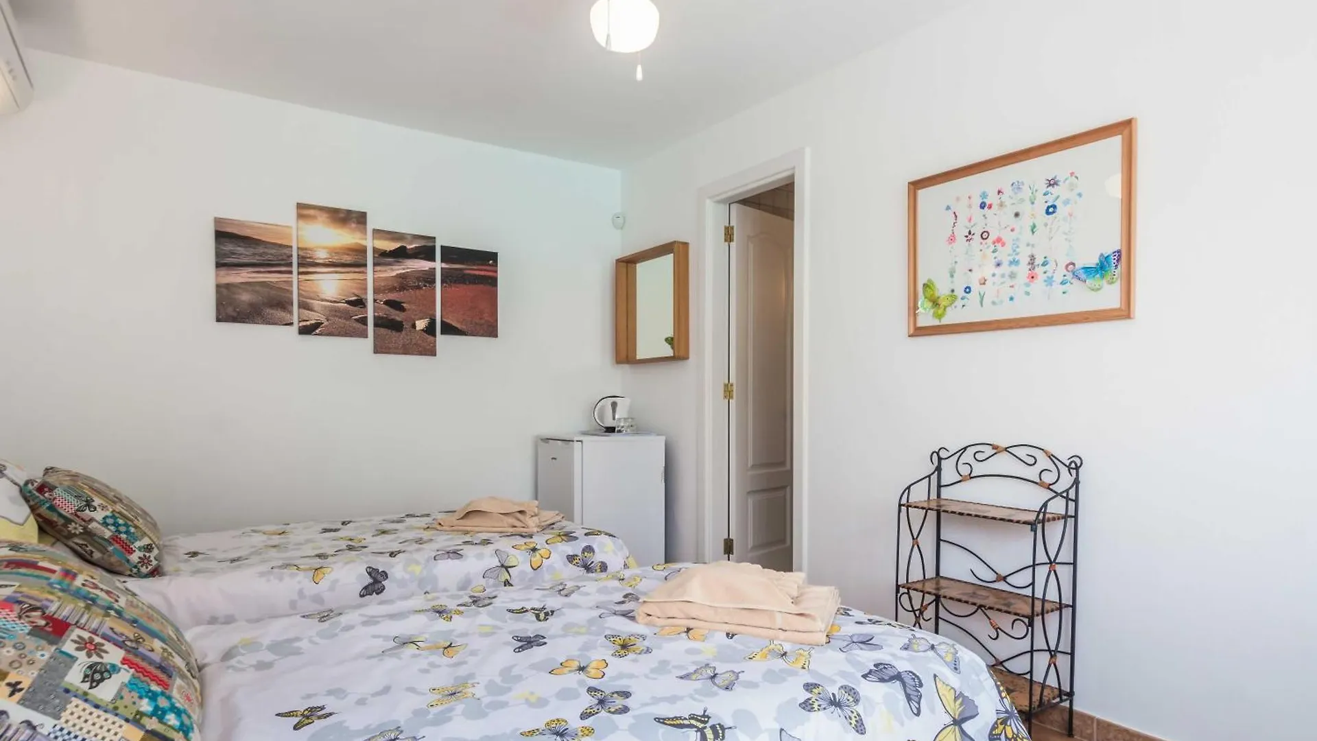 Charming Puerto Del Carmen Villa 4 Bedrooms Villa Tarez Private Pool Close To The Old Town 0*, Puerto del Carmen (Lanzarote) İspanya