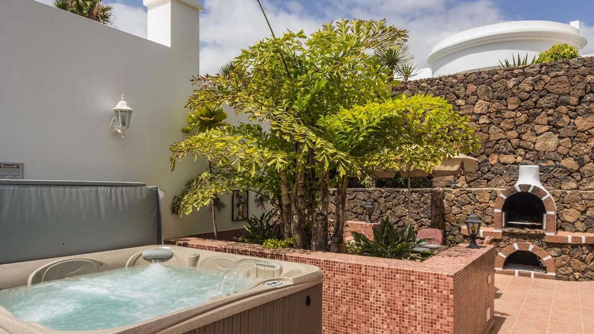 Charming Puerto Del Carmen Villa 4 Bedrooms Villa Tarez Private Pool Close To The Old Town 0*, Puerto del Carmen (Lanzarote)